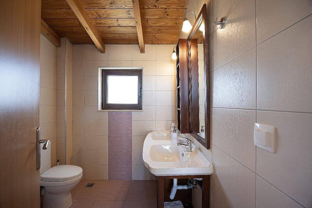 Villa Lemonia - Two Bedroom Villa, Sleeps 4 in Plataniás, Région de la Canée