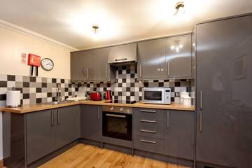 Vacation Rental for 17 Guests in Aberdeen, Aberdeenshire, Picture 4