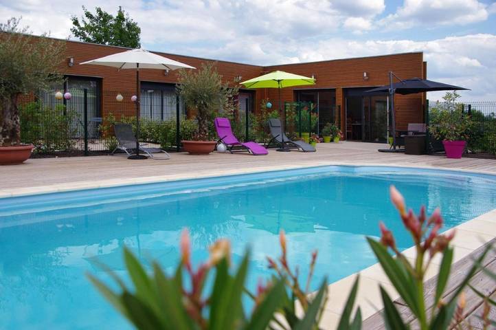 Chambre d’hôte pour 3 personnes, avec piscine ainsi que jardin et vue