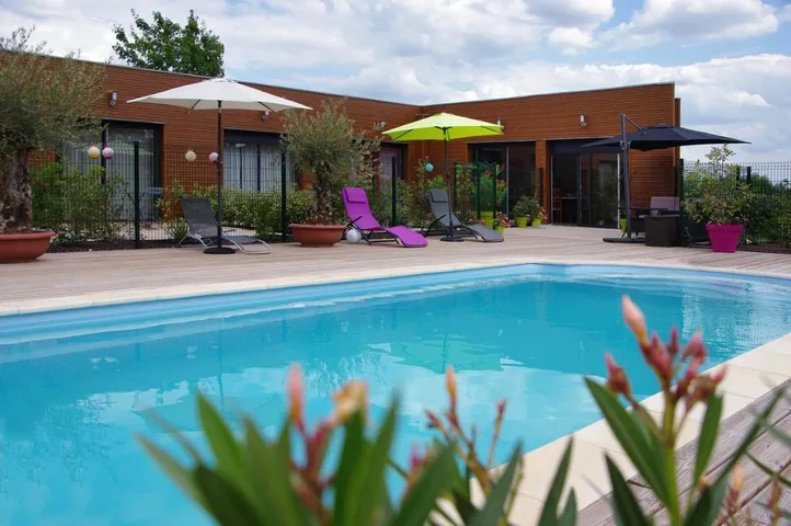 Chambre d’hôte pour 3 personnes, avec jardin ainsi que vue et piscine - 1