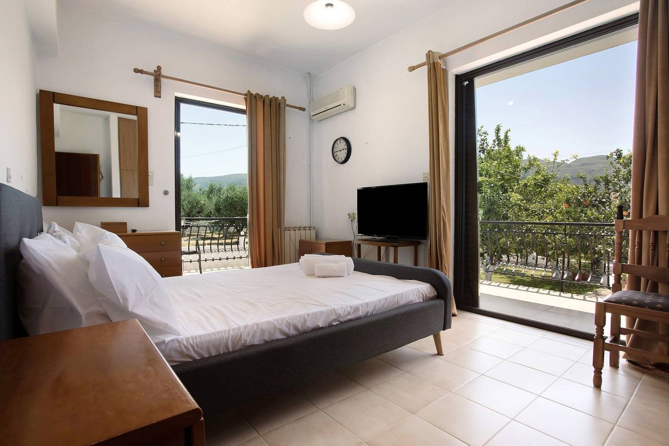 Appartamento intero, Appartamento 'Heaven's Resort' con vista sulle montagne, Wi-Fi e aria condizionata in Machairado, Zante