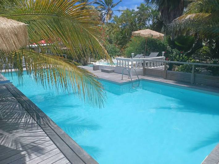 Bungalow para 6 personas, con jardín y terraza además de piscina y jacuzzi - 1