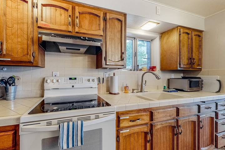 Vacation home for 8 people, with terrace and hot tub as well as yard in Oregon Coast