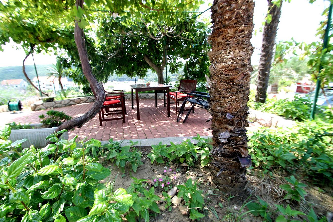 Ganze Wohnung, 2-Zimmer-Ferienwohnung mit Terrasse und Meerblick Kampor, Rab A-15518-a in Kampor, Rab