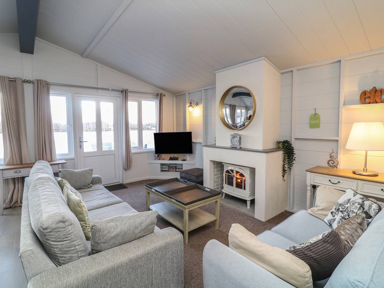 Indulgence Fishing Lodge with Private Hot Tub in Tattershall, Lincolnshire