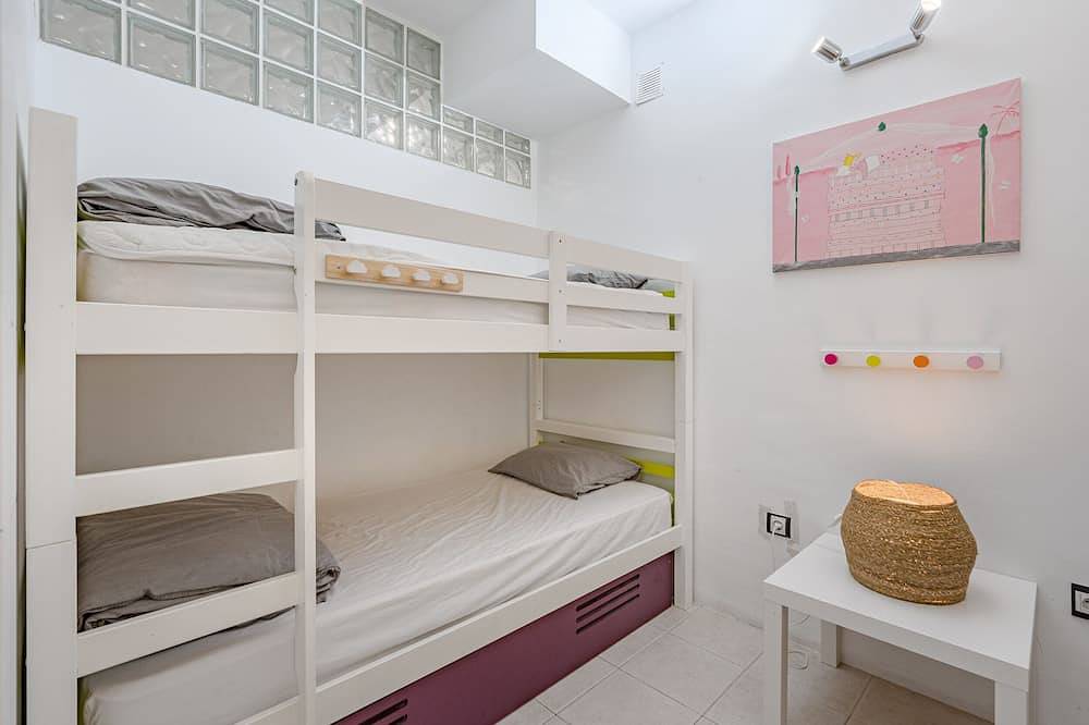 Ganze Wohnung, Geräumige Maisonette-Wohnung mit Pool und Bar-Restaurant in Playa Paraíso, Adeje