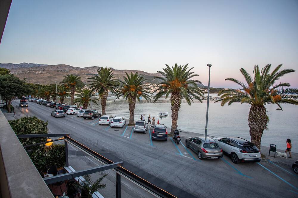 Ganze Wohnung, Modern apartment first row to the sea in Stobrec, Split-Dalmatien