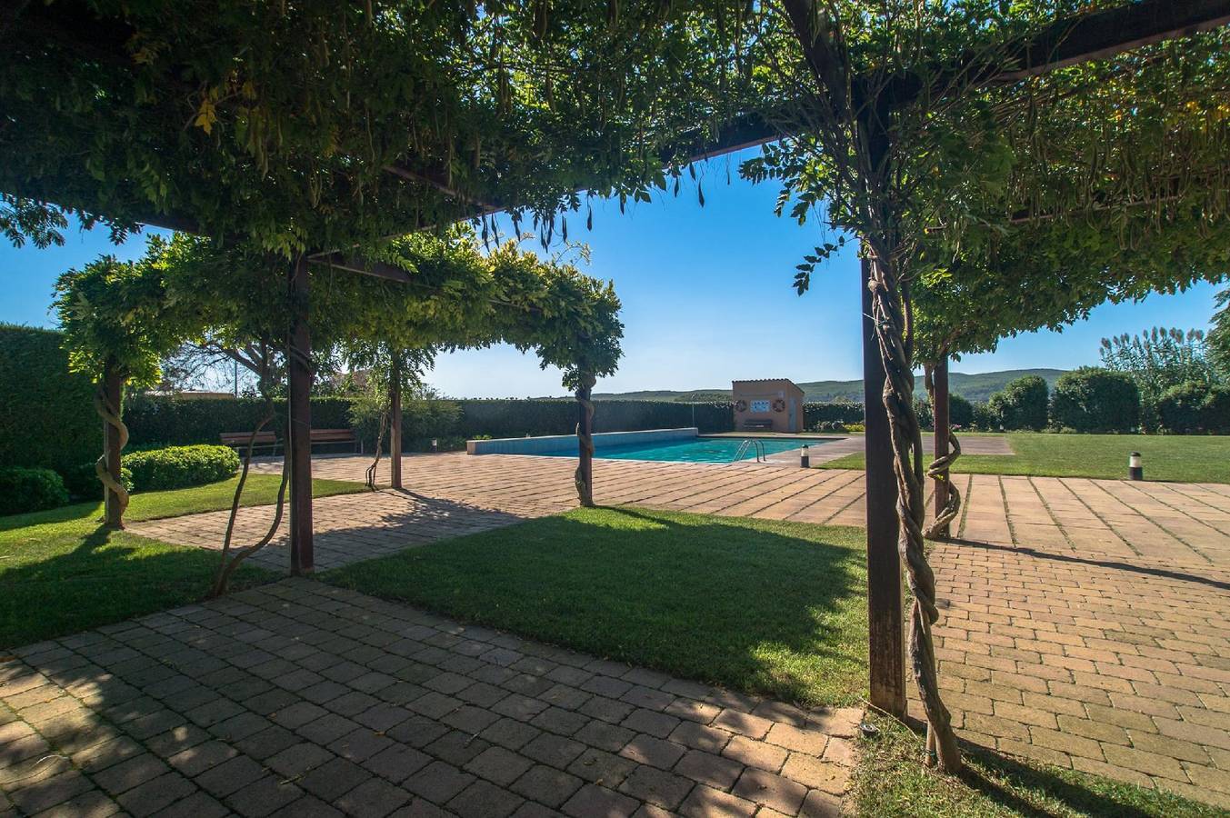 Apartamento vacacional entero, Acogedor Apt 90m cerca del centro de Albons, WiFi, Parking y Piscina in Albons, Costa Brava