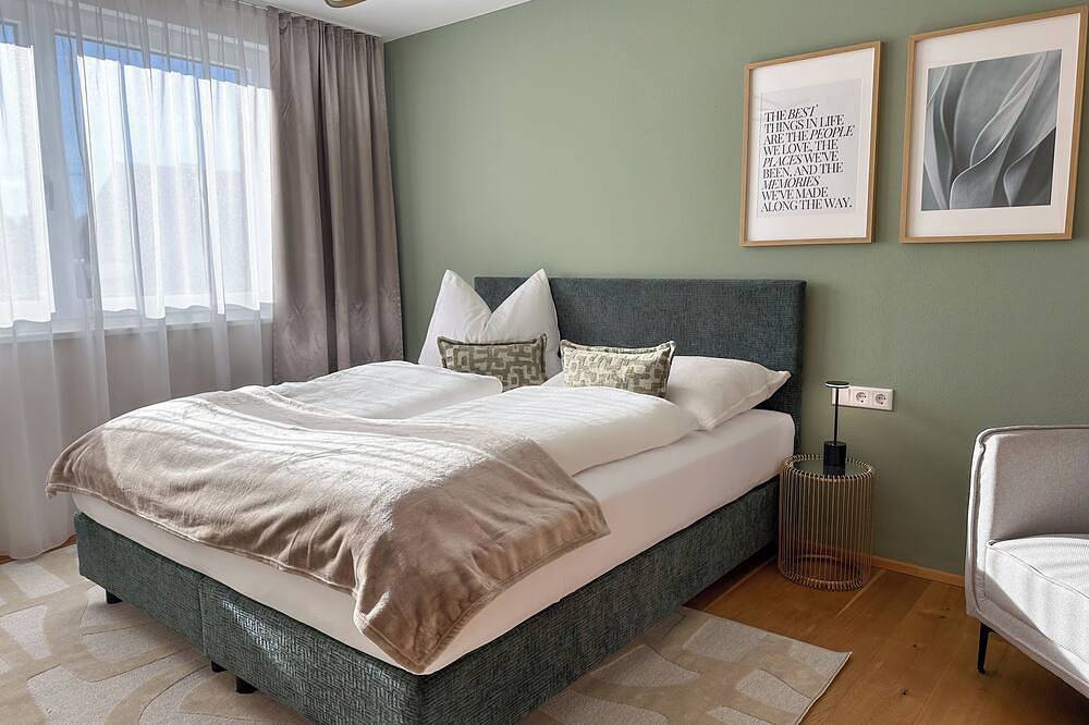 Ganze Wohnung, \"Four\" - Premium Apartments Seekirchen, 3-Zi-Apartment mit Balkon in Seekirchen am Wallersee, Bezirk Salzburg-Umgebung