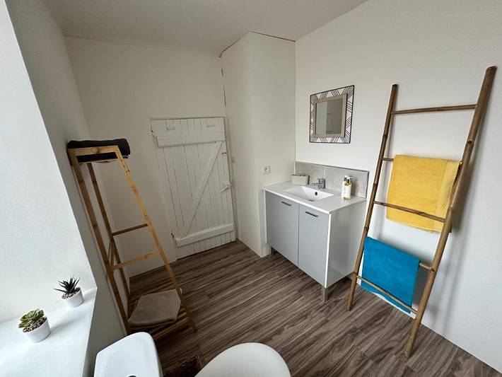 Location de vacances pour 4 personnes, avec piscine ainsi que jardin et jacuzzi à Saint-Amand-Magnazeix - 2