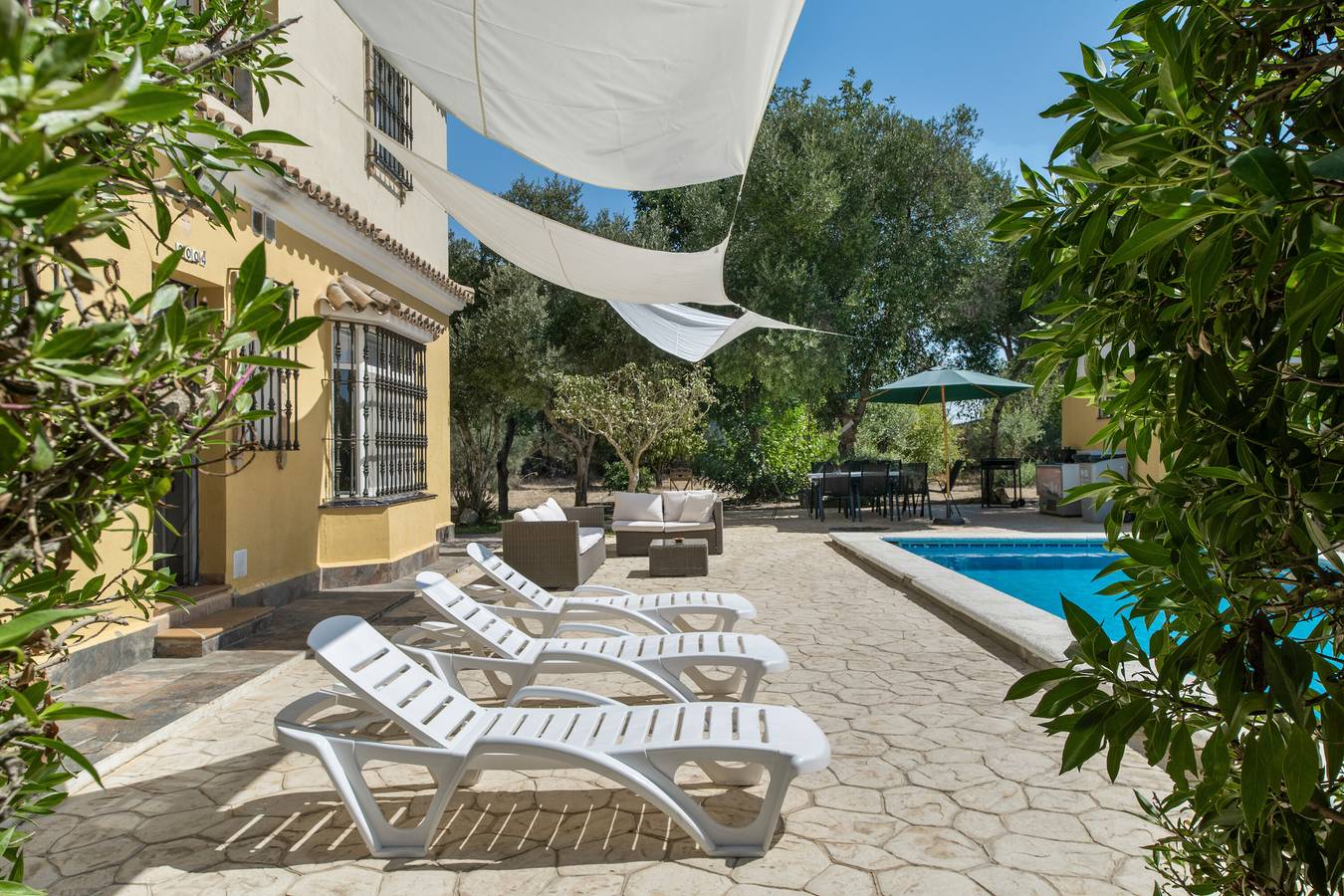 Casa Vacacional 'Independiente con Piscina' con Vista a la Montaña, Wi-Fi y Aire Acondicionado in Chiclana de la Frontera, Costa de la Luz
