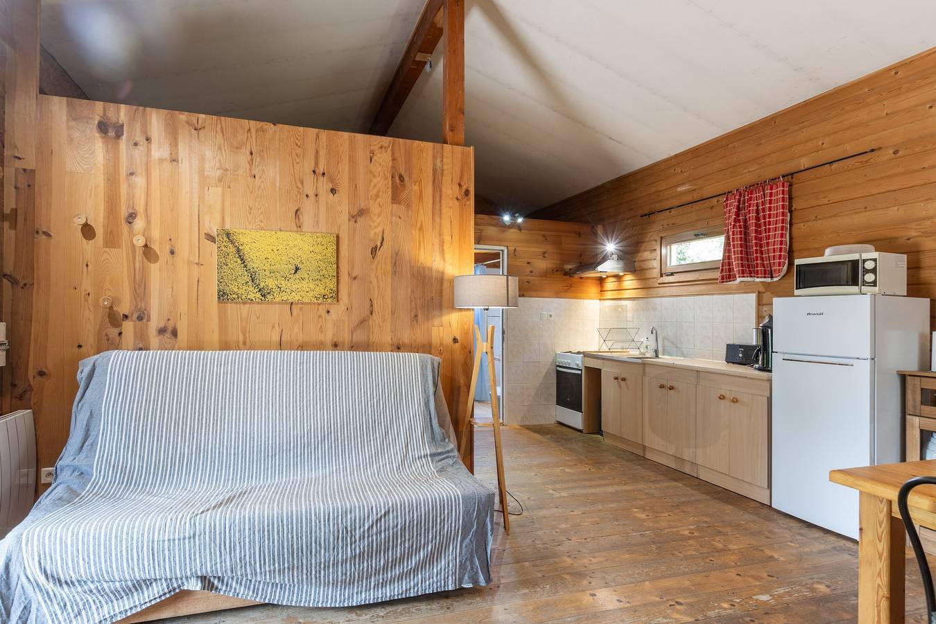 Chalet 'Jaune 4 - 5 Personnes' avec balcon et Wi-Fi in Darbres, Ardèche
