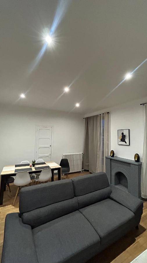 Gîte pour 9 personnes, avec Balcon et Terrasse dans Office De Tourisme De Saint Junien