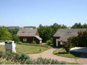 Gîte pour 7 personnes, avec vue sur le lac ainsi que terrasse et piscine, animaux acceptés à Chemillé-sur-Indrois