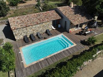 Cottage pour 8 personnes, avec terrasse ainsi que piscine et jardin, animaux acceptés à Barbaggio