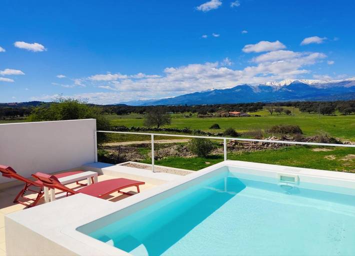 Casa de vacaciones para 2 personas, con Balcón y Jacuzzi además de Terraza y Jardín en Arenas de San Pedro