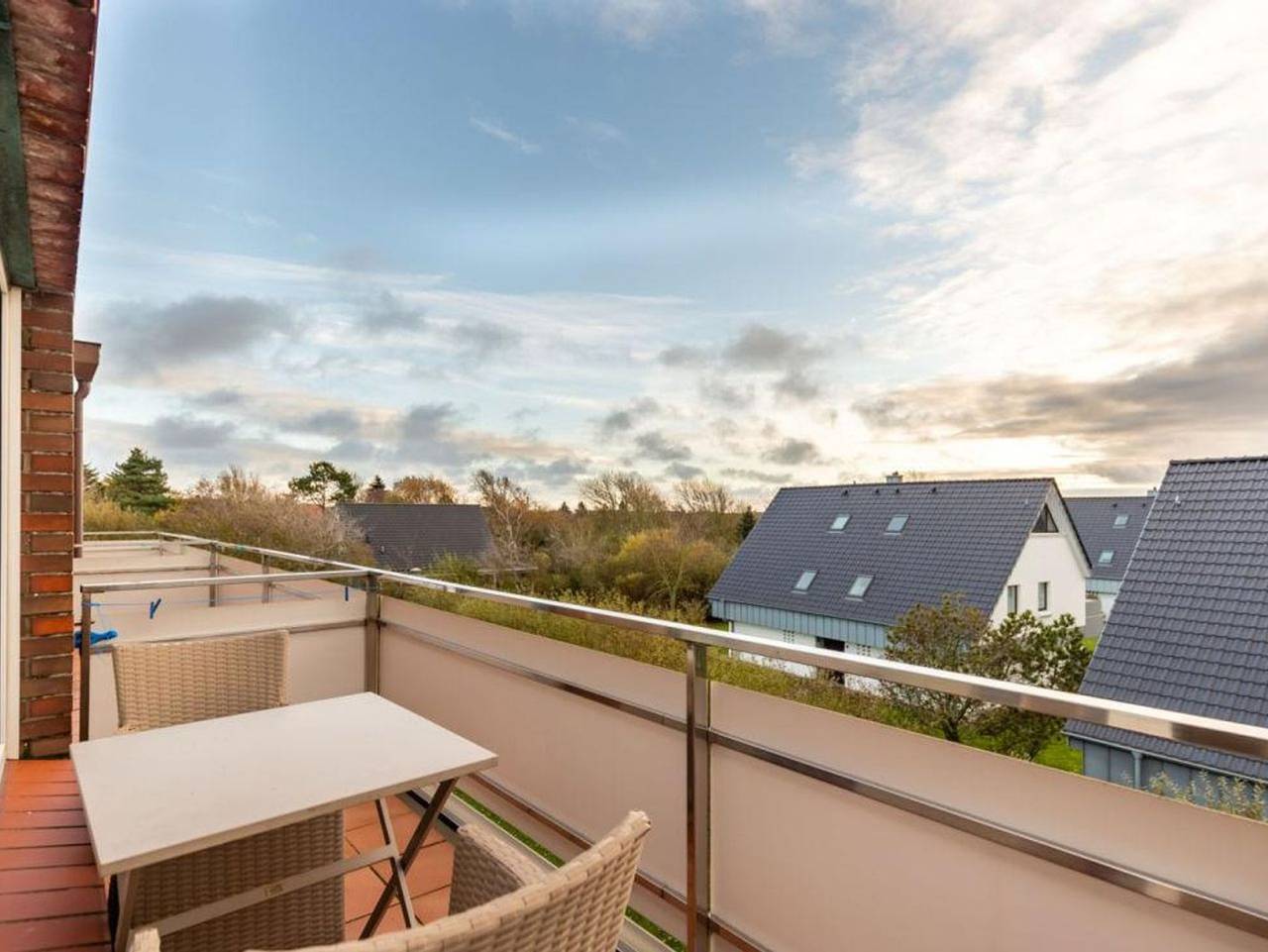 Ganze Ferienwohnung, Seestern - Helles App. für 2 Pers. - Balkon, Stellplatz, Wlan. Haustiere erlaubt. in Wenningstedt, Sylt