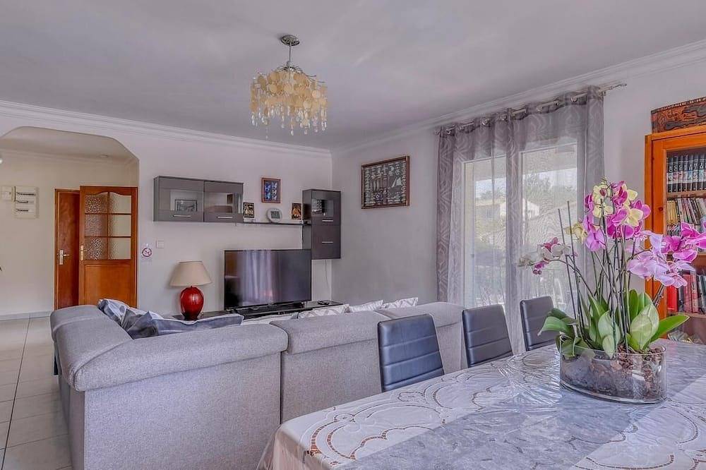 La Villa Ayiti Var 83 At the foot of the Sainte Baume Massif Family-friendly and relaxing in Nans-les-Pins, Brignoles region
