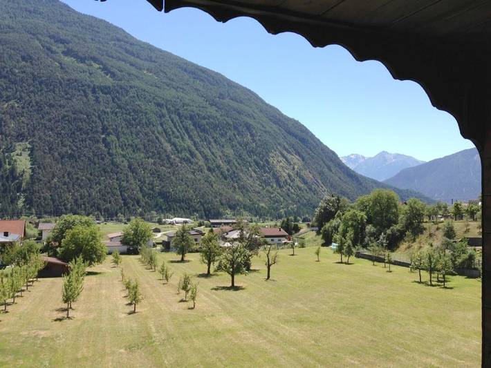 Location de vacances pour 2 personnes, avec vue ainsi que terrasse et jardin à Tarrenz