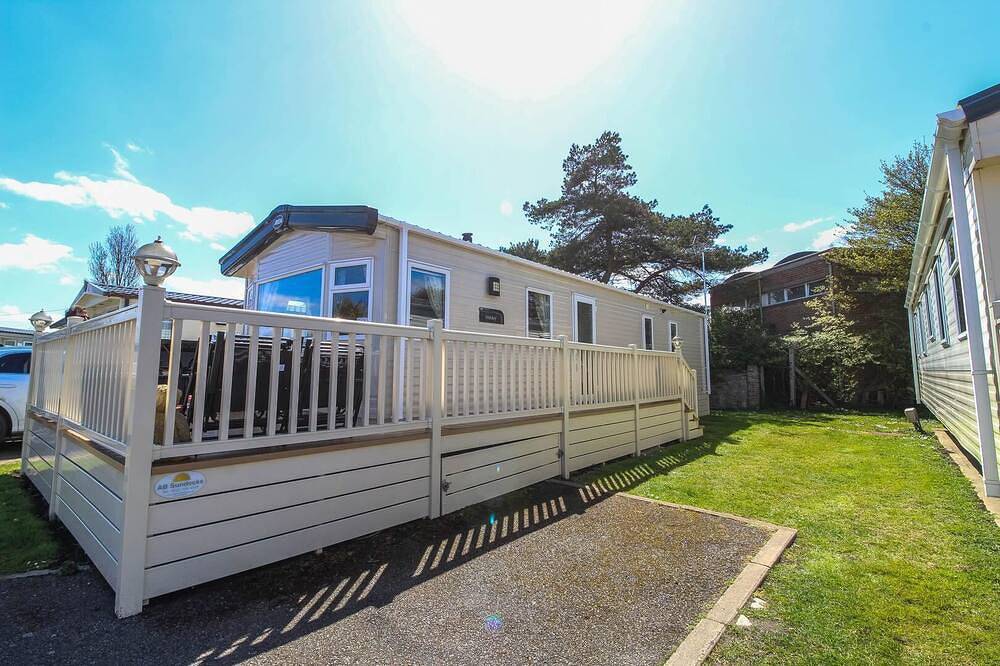 Static Caravan for 8 People in Walton on the Naze, Essex