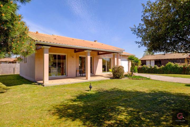 Holiday home for 8 people, with garden, child-friendly - 1