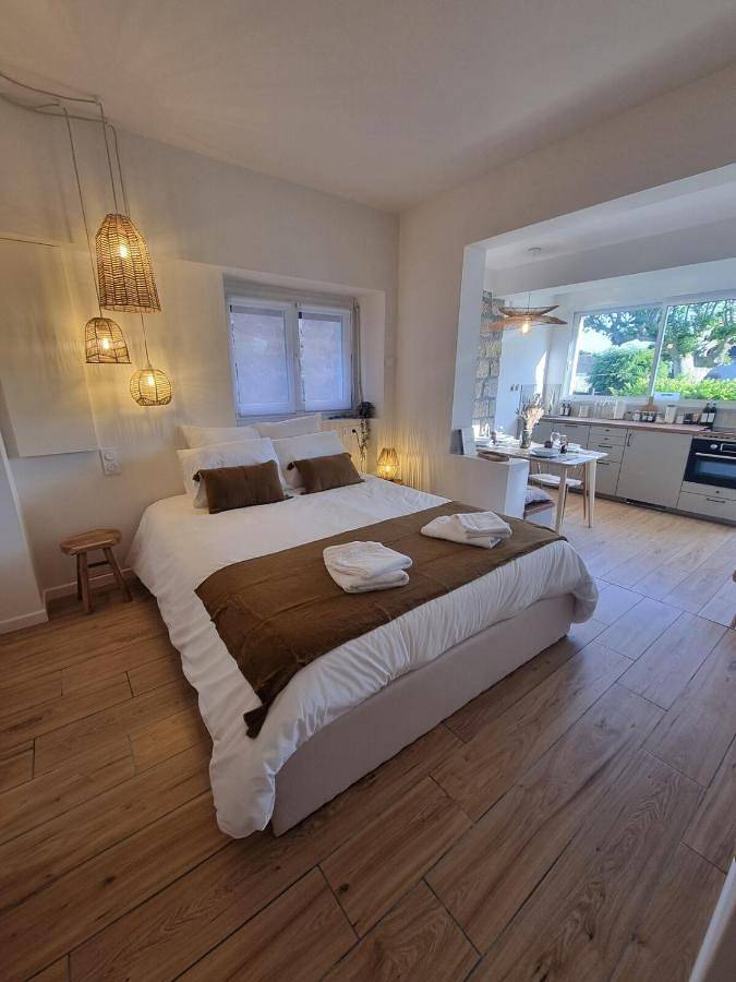 Gîte pour 3 personnes, avec terrasse dans Village de Collonges la Rouge - 3