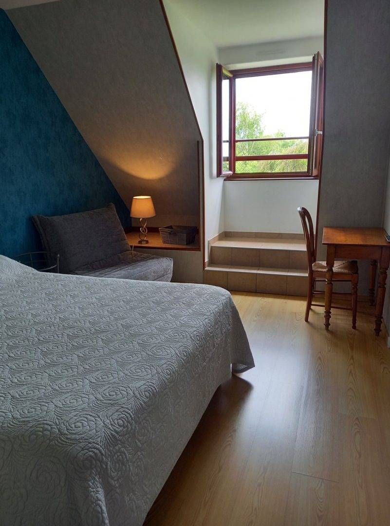 Gîte et chambres d'hôtes "La Goutte" - Chambre Bleue in Courtils, Baie du Mont-Saint-Michel