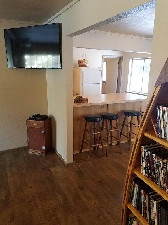 Kleine rote Hütte im Wald in Kaniksu Nationalwald