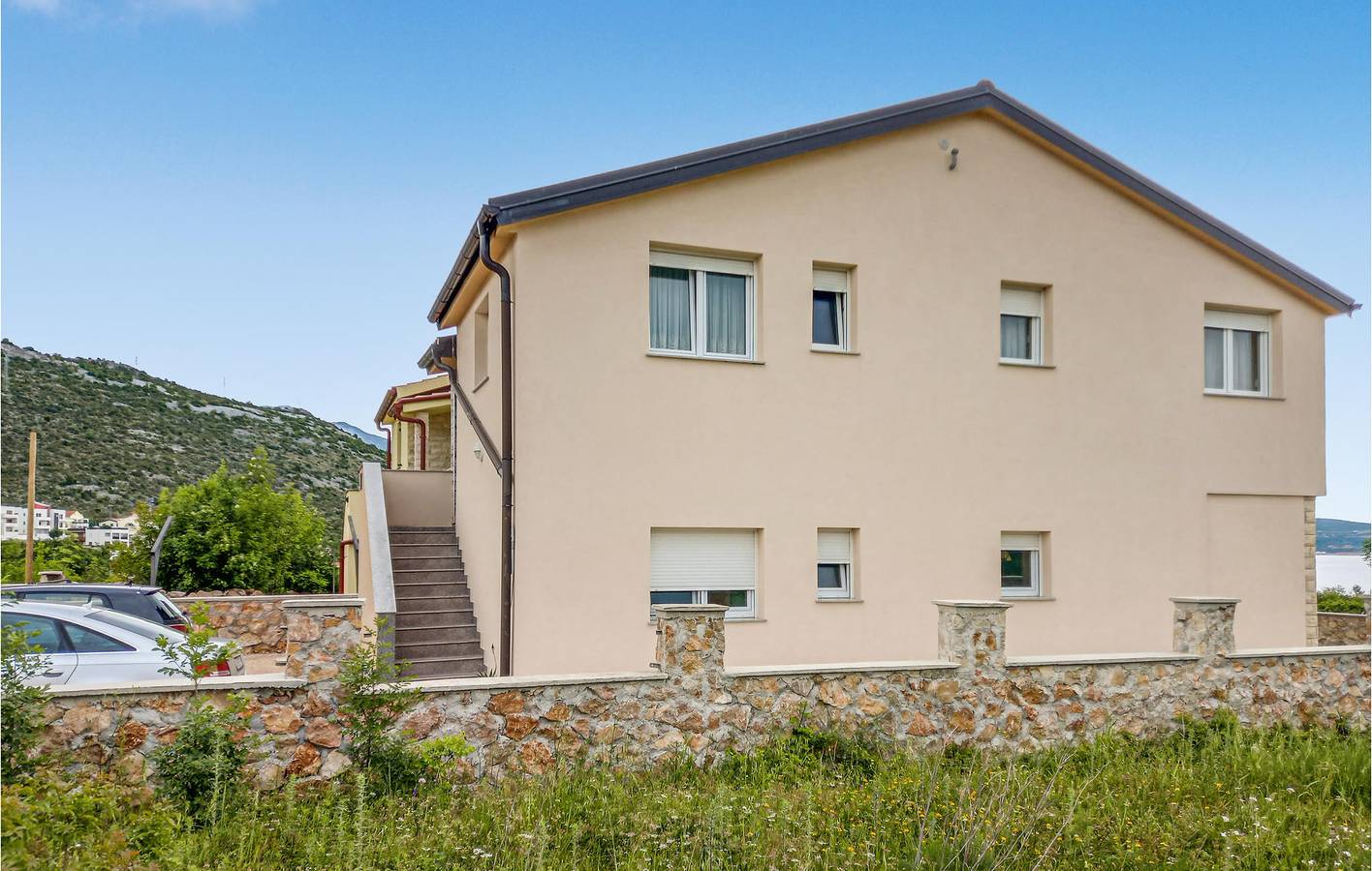 Ganze Ferienwohnung, Gemütliche 100 m² große Ferienwohnung mit Terrasse, WLAN und 2 km Entfernung zum Strand von Pisak in Starigrad, Zadar