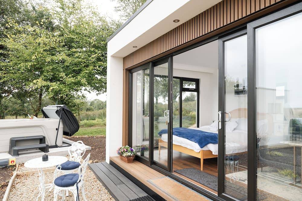 LakEscape Ródos: Waterfront Cabin with Private Hot Tub, Lough Erne in Grafschaft Fermanagh