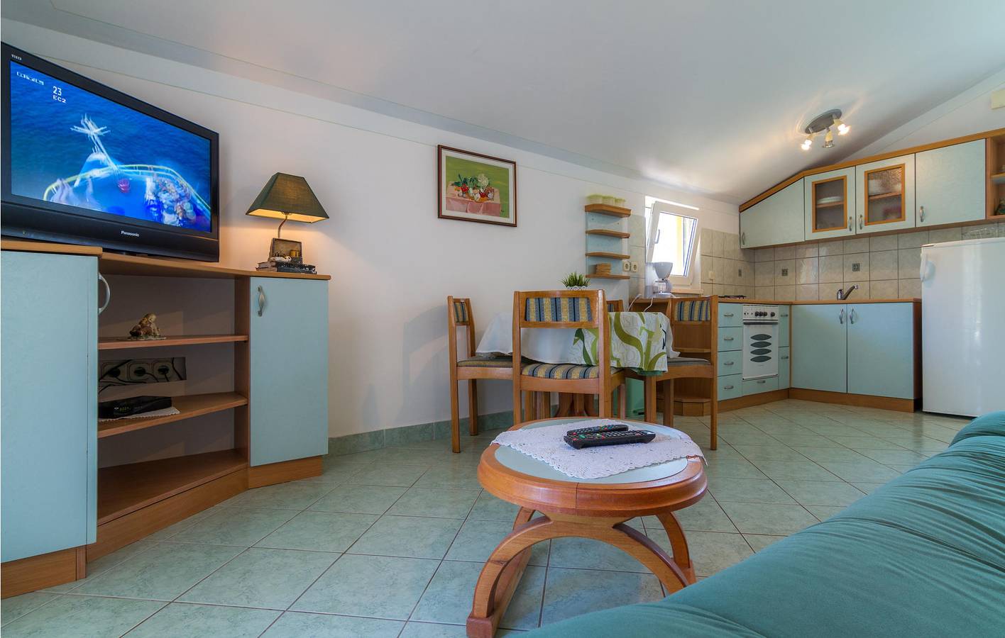 Ganze Ferienwohnung, Gemütliche 2-Zimmer-Wohnung in der Nähe der Küste und des Stadtzentrums mit WLAN und Terrasse in Barbat na Rabu, Rab