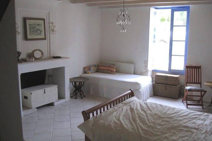 Location de vacances pour 12 personnes, avec jardin et terrasse à Saint-André-de-Lidon - 4