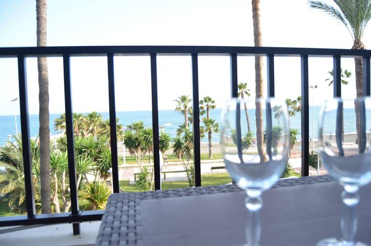 Apartamento entero, Terrasol Puerto Blanco Frontal Al Mar in Urbanización Villa del Mar, Vélez-Málaga