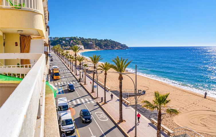 Appartamento intero, Rifugio sulla spiaggia con terrazza e connessione WiFi gratuita in Central Lloret de Mar, Lloret de Mar