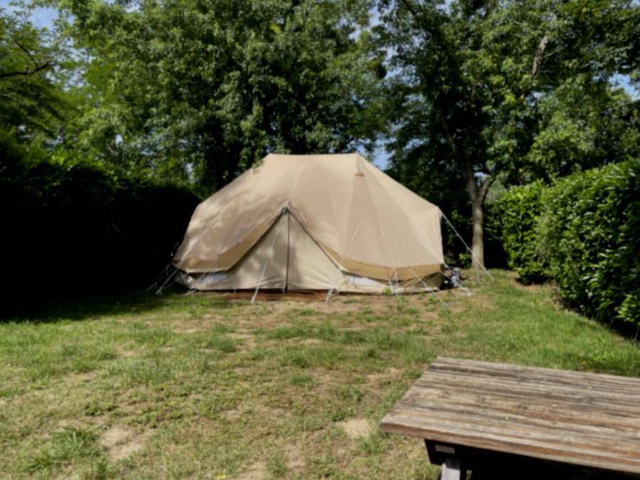 Camping Les Portes de Sancerre - Tienda de lona y madera 4 personas - Familia - 4 pers in Saint-Satur, Región de Bourges