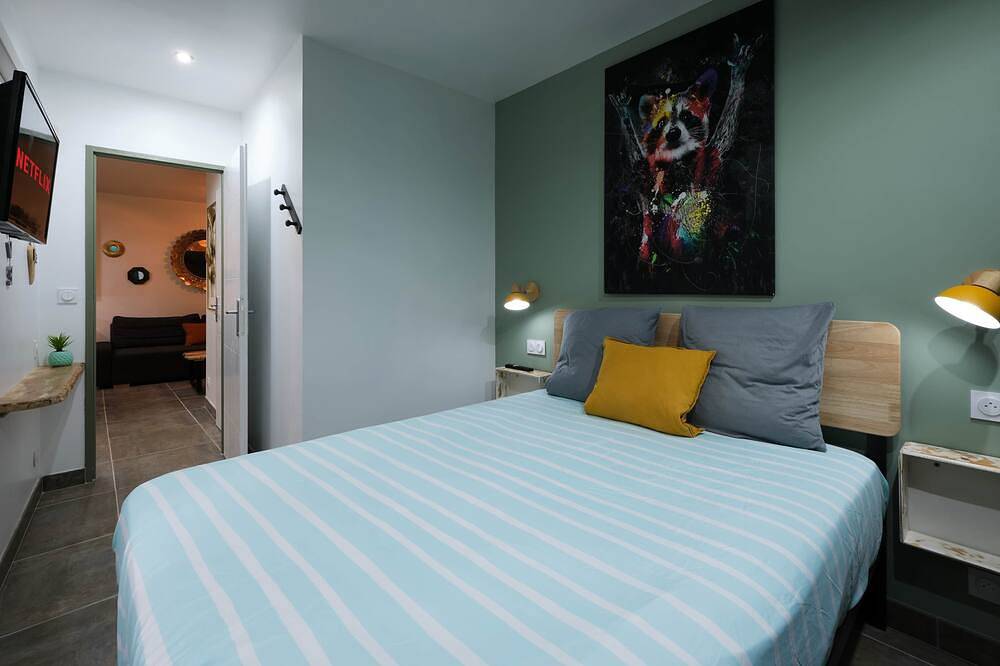 Appartement entier, Confort & Calme – T2 Climatisé avec Cour centre in Carcassonne, Région de Carcassonne