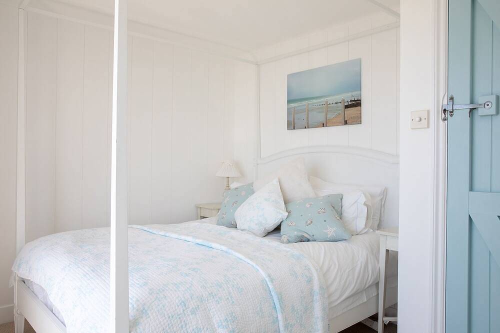Rox: Luxury West Wittering Beachfront Home – Sleeps 12, 5 Bedrooms in West Wittering, West Sussex