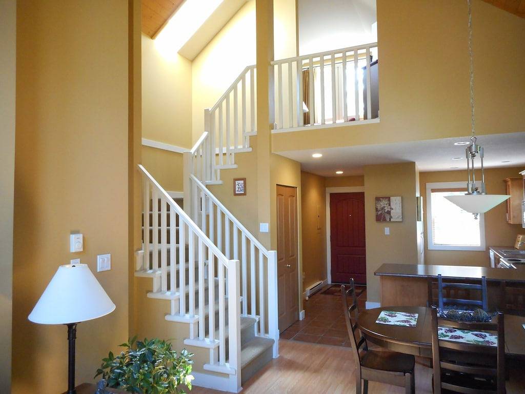 Cozy Cottage with deck & Bbq, short walk Rathtrevor Beach. in Parksville, Regional District of Nanaimo