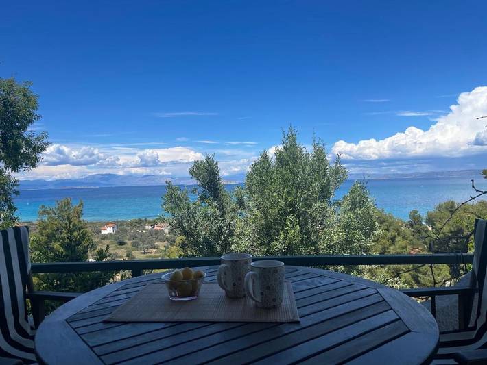 Gîte pour 6 personnes, avec Balcon et Terrasse ainsi que Jardin et Vue dans Agistri