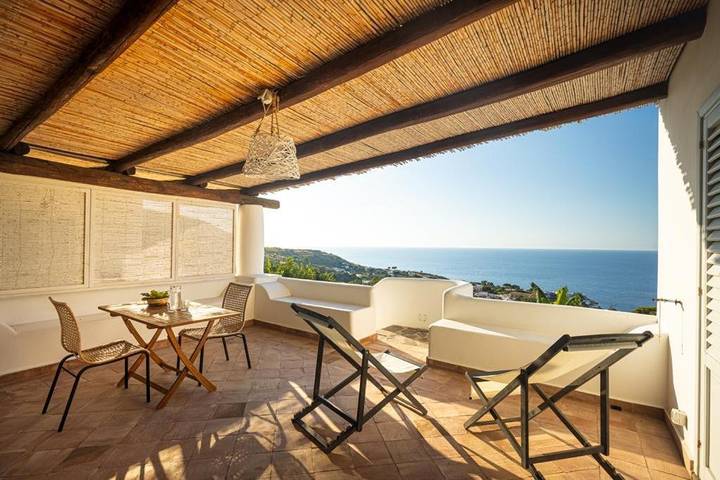 Ferienhaus für 5 Personen, mit Ausblick und Garten auf den Liparische Inseln - 2