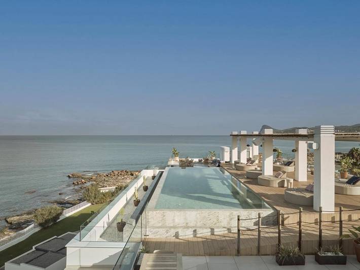 Aparthotel para 6 pessoas, com vista e piscina e ainda jardim em Ibiza