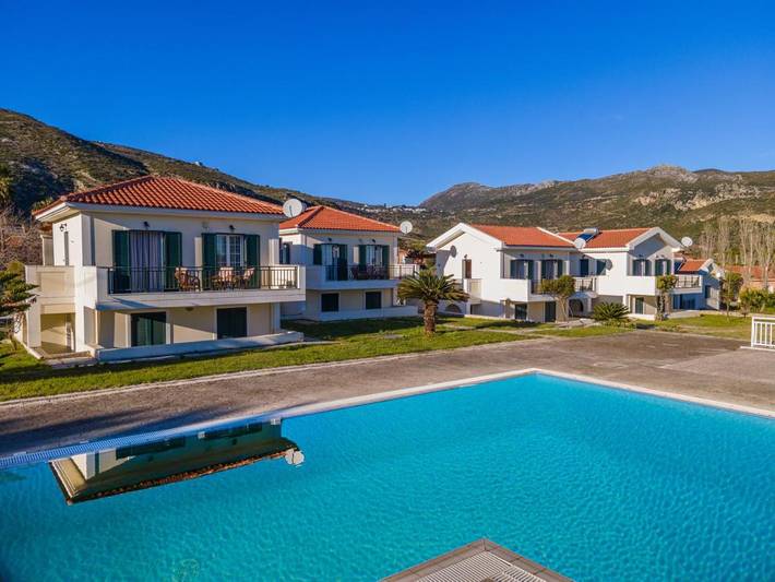 Διαμερίσματα διακοπών για 4 άτομα, με Μπαλκόνι και Ταράτσα καθώς και Κήπο και Πισίνα στο Μαρκόπουλο (Κεφαλονιά)
