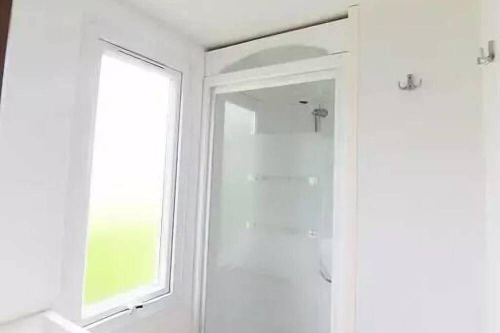 Mobil-home - 24m² - 2 chambres - Terrasse - 4 personnes in Bénodet, Région de Quimper