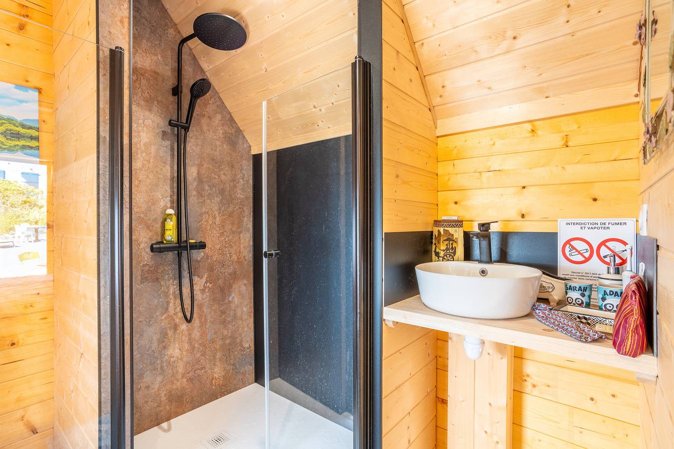 Les Philous Gourmands - Guest Room Chalet 'Chine' with Private Terrace in Sèvremont, Fontenay-le-Comte