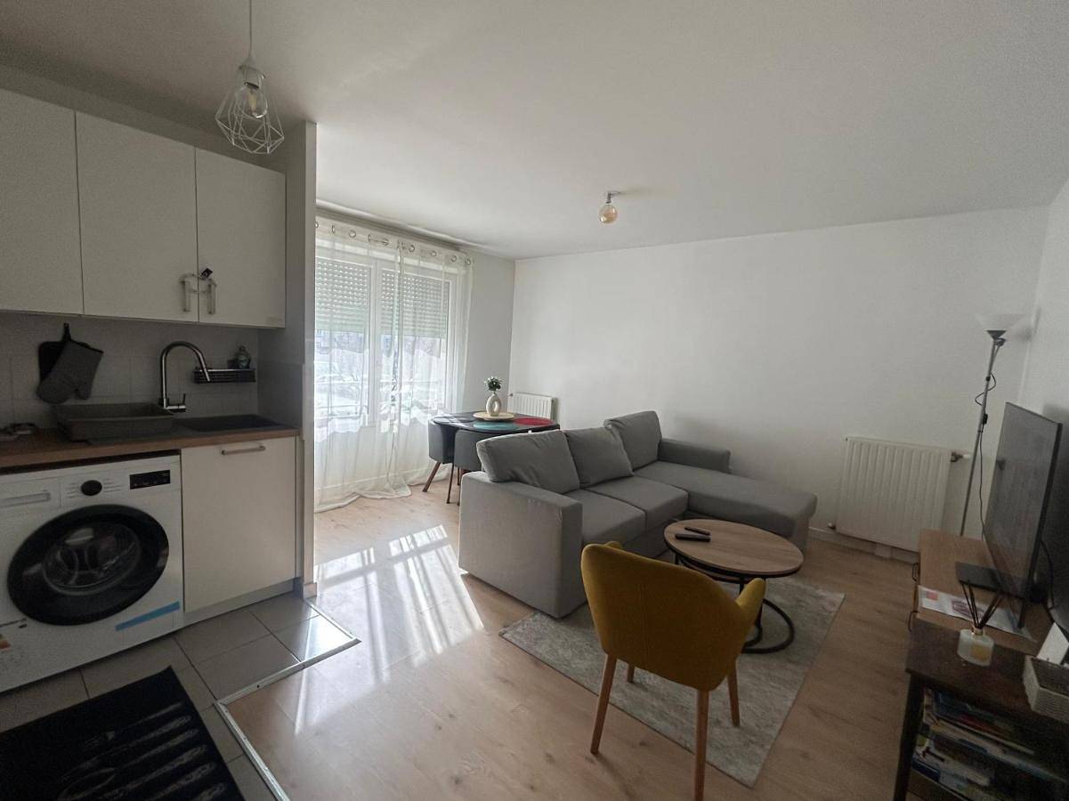 Appartement entier, Agréable T2 -15 Min Airport Orly-Parking-Wifi in Morangis, Essonne