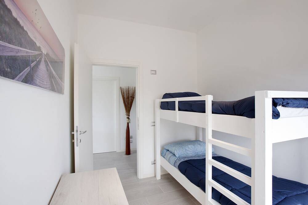 Ganze Wohnung, Apartment ideal for families with children, sea view, 200m from the beach in Anzio, Rom Provinz