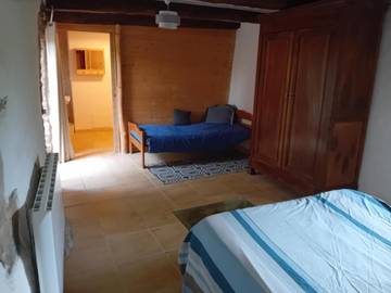 Gîte pour 3 personnes, avec vue et jardin, animaux acceptés à Montirat