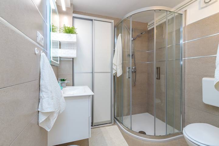 Appartement entier, Appartement de vacances pour 2 personnes avec balcon/terrasse in Mali Maj, Grad Poreč