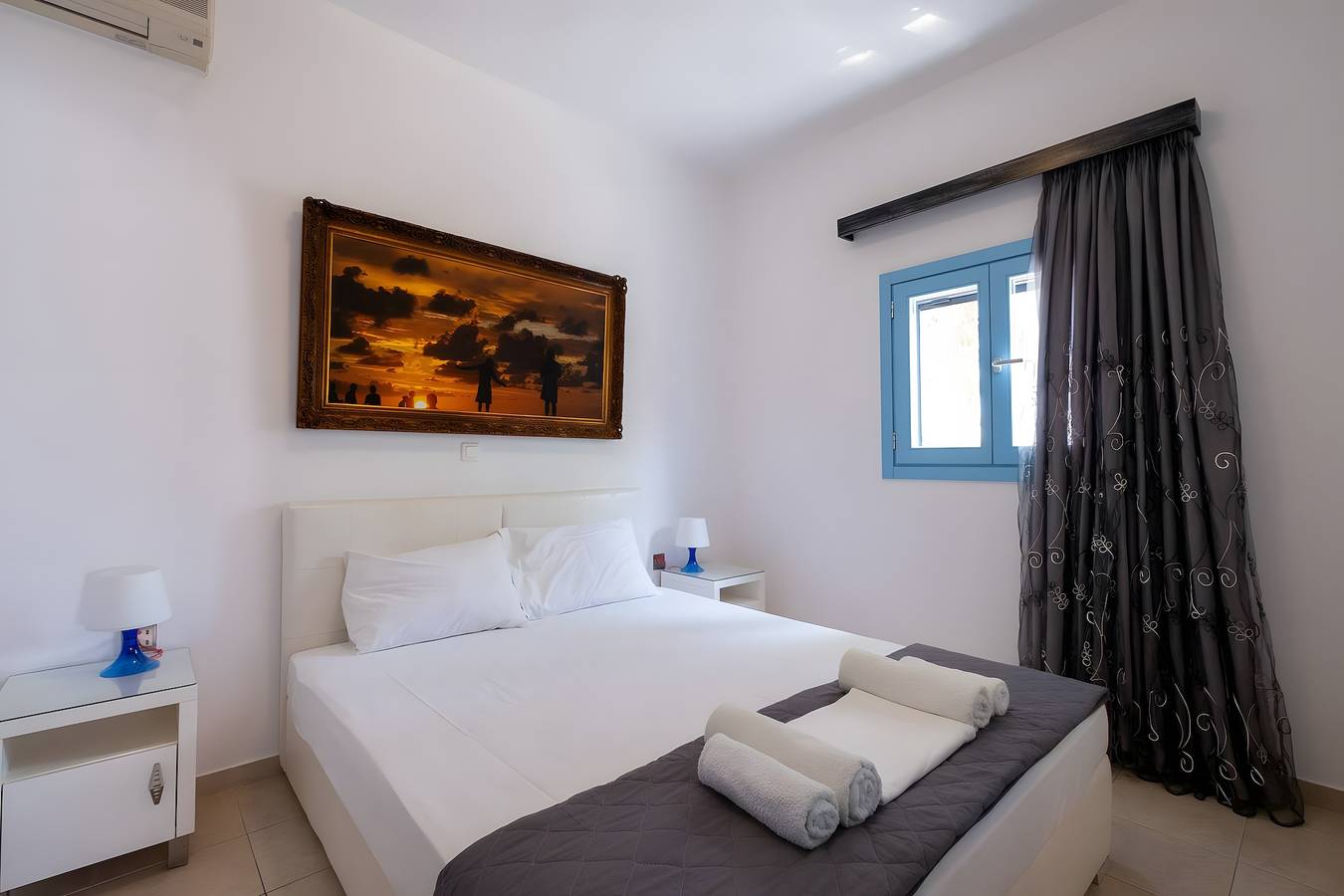 Entire apartment, Apartment 'Adelphi  4  40' with Mountain View, Wi-Fi and Air Conditioning in Perissa, Santorini
