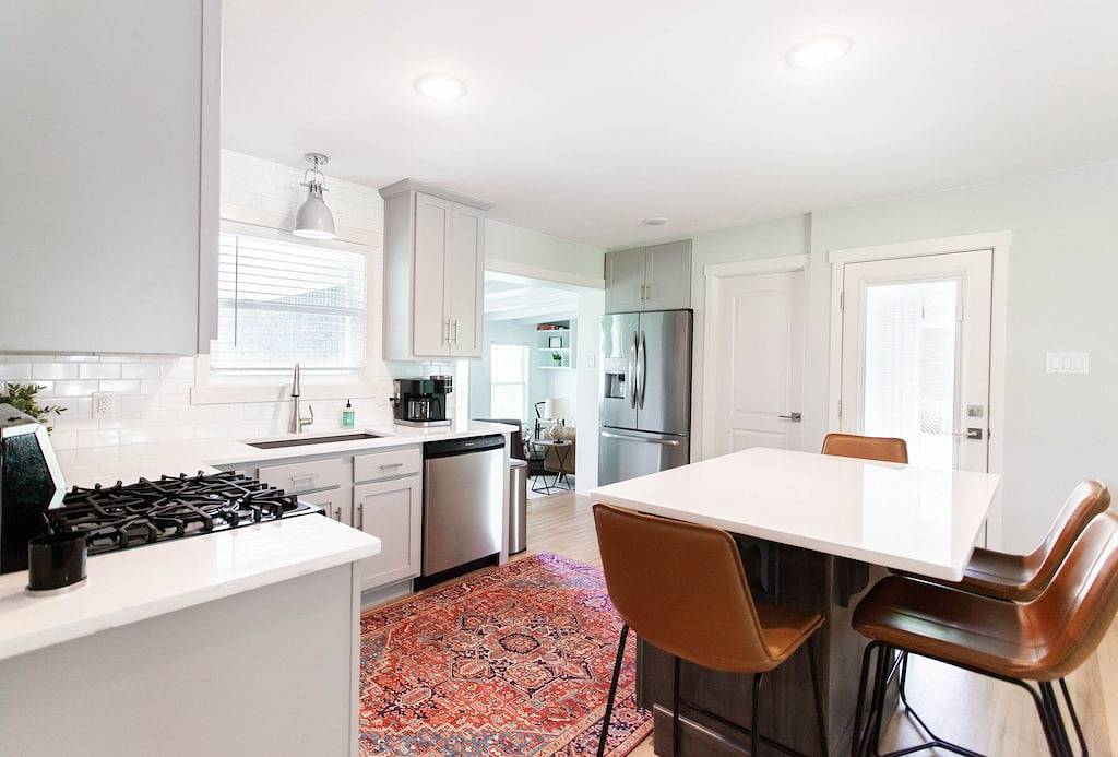 Newly Remodeled Home on the Arkansas River - 3 miles from Airport in Little Rock, Arkansas